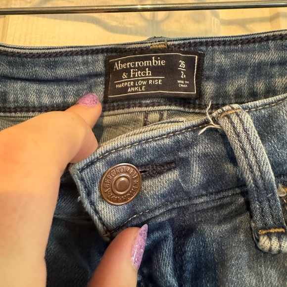Abercrombie & Fitch Low Rise Ankle Jeans - Picture 5 of 7